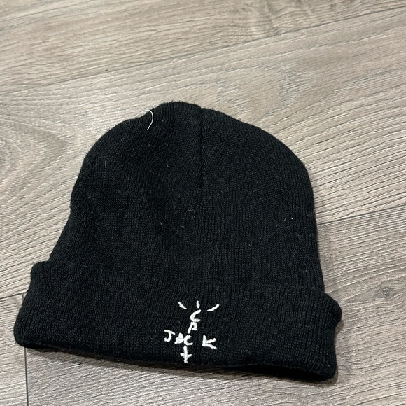 Black beanie - Picture 6 of 6